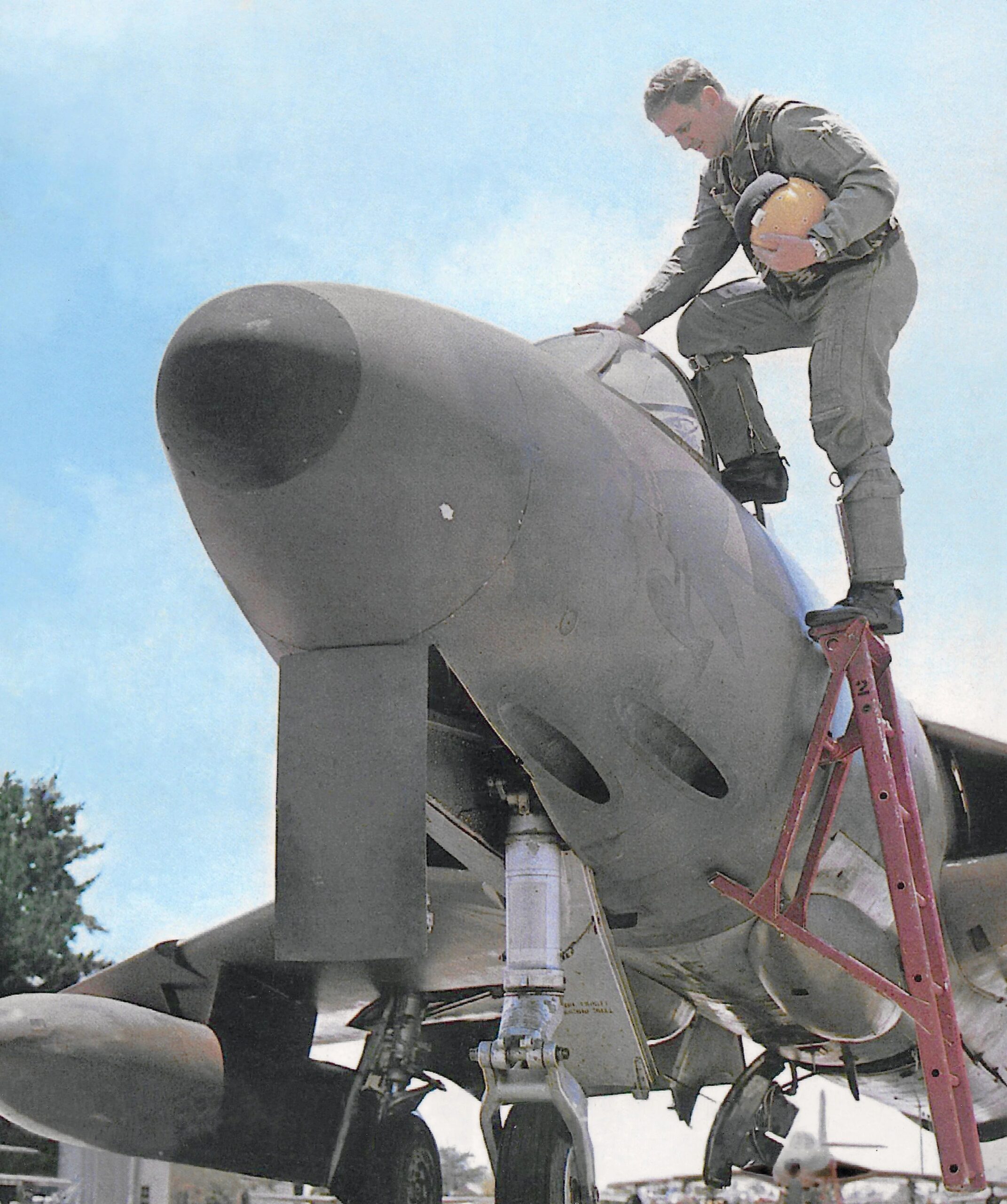 The Hawker Hunter and Rhodesia’s Bush War 7 Sqn Ldr Rich Brand climbs into Hunter R1284, which, although officially devoid of all markings, wears a stylised bomb-carrying eagle in camouflage colours under the cockpit.