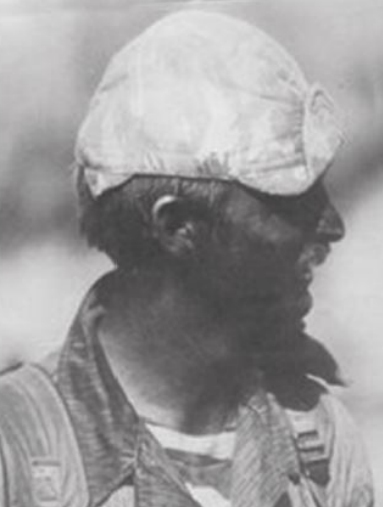 Eeben Barlow whilst serving as second-in- command, 32 Bn Reconnaissance Wing – 1982