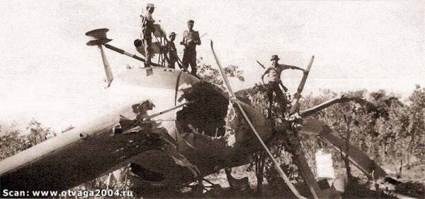 Soldiers of the Angolan UNITA rebel army pose the wreckage of the Mi-8 was shot down South Africans September 29, 1985